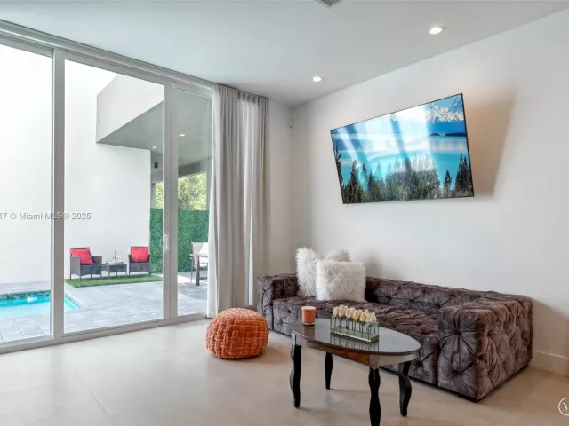 3-bedroom home for rent in Miami - 3580 SW 23rd St 3580 - MondialRealty