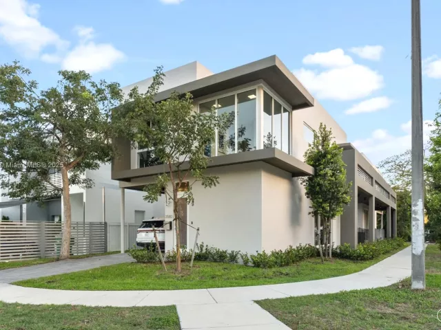 3-bedroom home for rent in Miami - 3580 SW 23rd St 3580 - MondialRealty