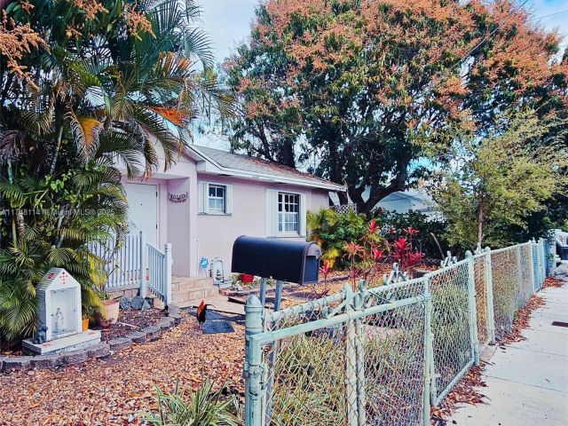 Home for sale at 3015 SW 24th Ter - photo 5831515