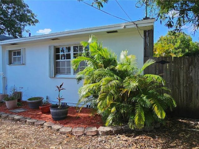 Home for sale at 3015 SW 24th Ter - photo 5919155