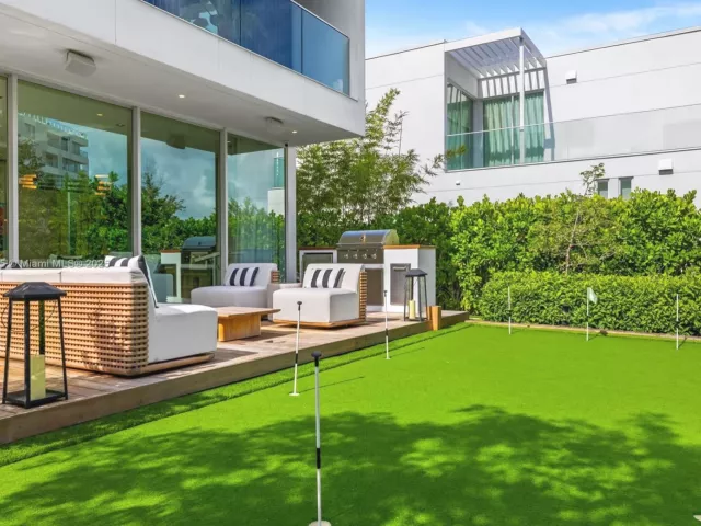 4-bedroom home for sale in Miami Beach - 810 W 47th Ct - The Ritz Carlton Miami Beach - MondialRealty