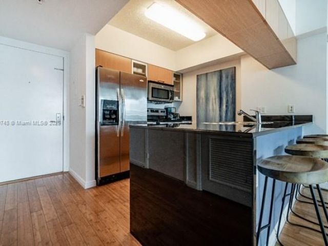 1-bedroom condo for sale in Miami - 1750 N Bayshore Dr 5505 - MondialRealty