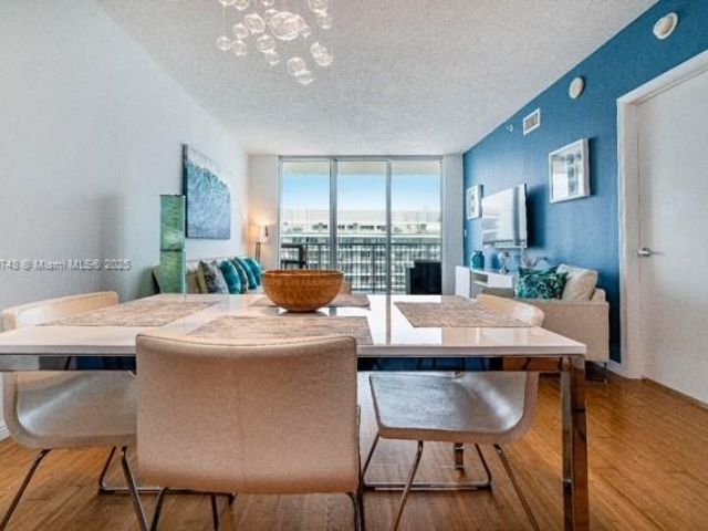 1-bedroom condo for sale in Miami - 1750 N Bayshore Dr 5505 - MondialRealty
