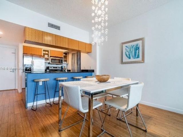 1-bedroom condo for sale in Miami - 1750 N Bayshore Dr 5505 - MondialRealty