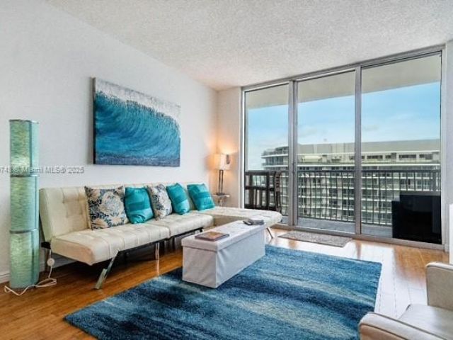 1-bedroom condo for sale in Miami - 1750 N Bayshore Dr 5505 - MondialRealty
