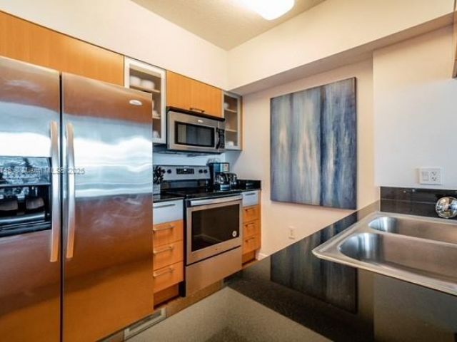 1-bedroom condo for sale in Miami - 1750 N Bayshore Dr 5505 - MondialRealty