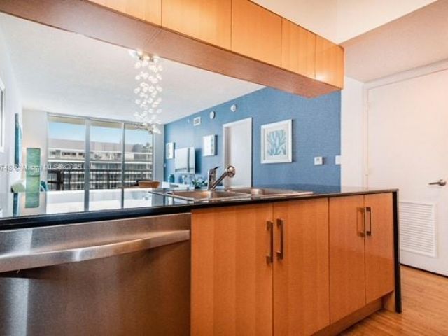 1-bedroom condo for sale in Miami - 1750 N Bayshore Dr 5505 - MondialRealty