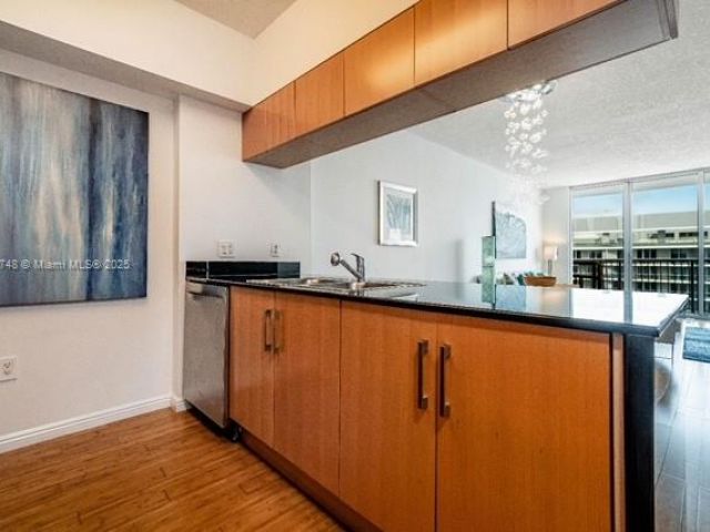 1-bedroom condo for sale in Miami - 1750 N Bayshore Dr 5505 - MondialRealty