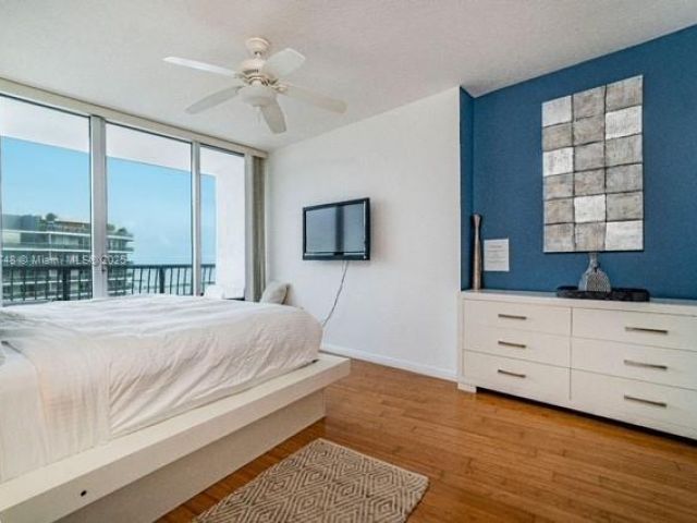 1-bedroom condo for sale in Miami - 1750 N Bayshore Dr 5505 - MondialRealty