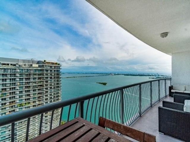 1-bedroom condo for sale in Miami - 1750 N Bayshore Dr 5505 - MondialRealty