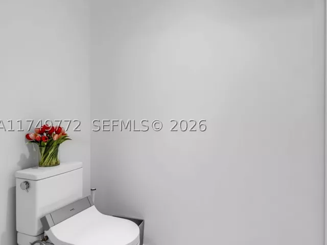 2-bedroom condo for sale in North Miami Beach - 17111 Biscayne Blvd 2001 - MondialRealty