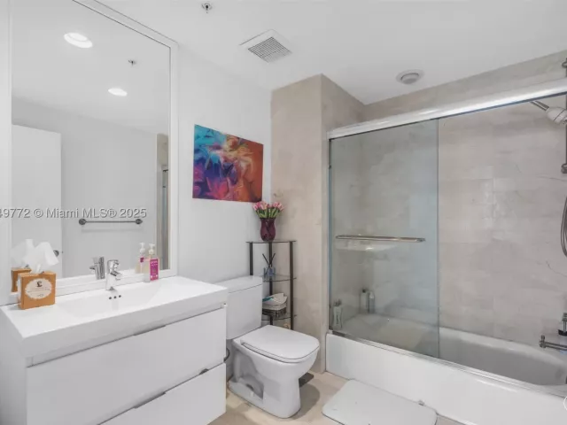 2-bedroom condo for sale in North Miami Beach - 17111 Biscayne Blvd 2001 - MondialRealty