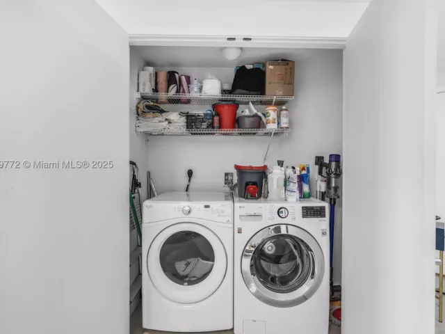 2-bedroom condo for sale in North Miami Beach - 17111 Biscayne Blvd 2001 - MondialRealty