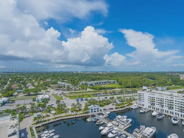 2-bedroom condo for sale in North Miami Beach - 17111 Biscayne Blvd 2001 - MondialRealty
