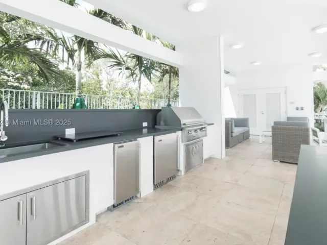 2-bedroom condo for sale in North Miami Beach - 17111 Biscayne Blvd 2001 - MondialRealty