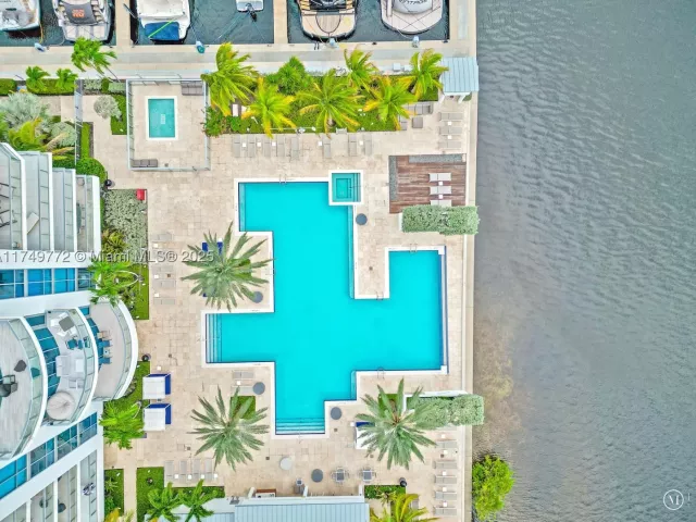 2-bedroom condo for sale in North Miami Beach - 17111 Biscayne Blvd 2001 - MondialRealty