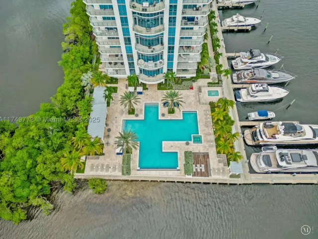 2-bedroom condo for sale in North Miami Beach - 17111 Biscayne Blvd 2001 - MondialRealty