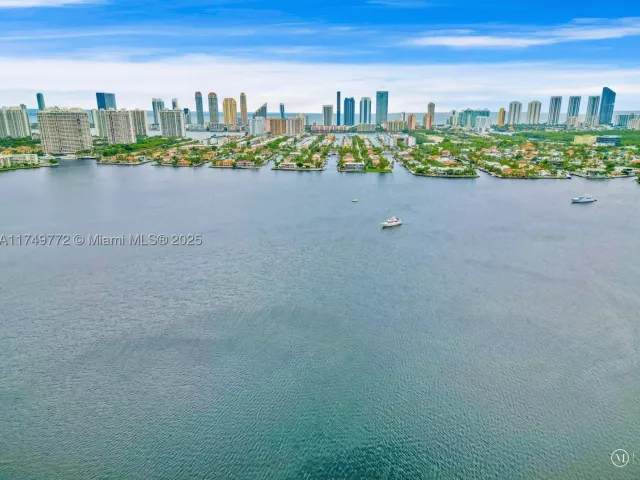 2-bedroom condo for sale in North Miami Beach - 17111 Biscayne Blvd 2001 - MondialRealty