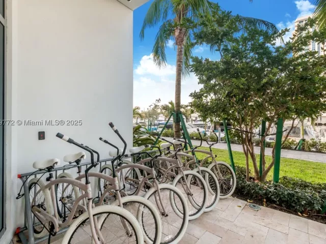 2-bedroom condo for sale in North Miami Beach - 17111 Biscayne Blvd 2001 - MondialRealty