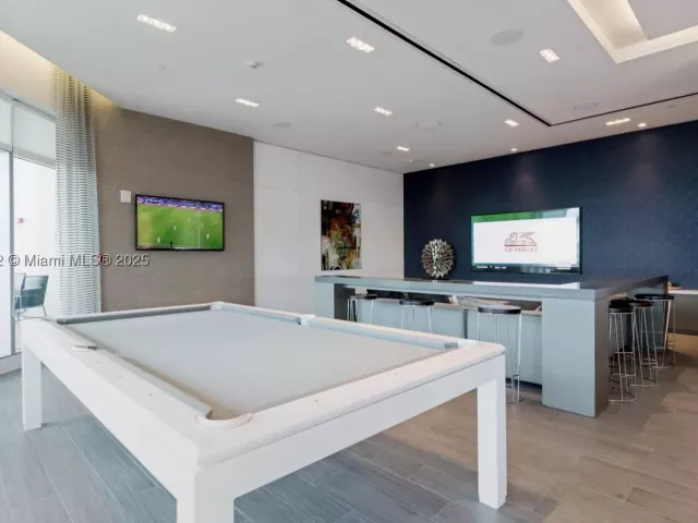 2-bedroom condo for sale in North Miami Beach - 17111 Biscayne Blvd 2001 - MondialRealty