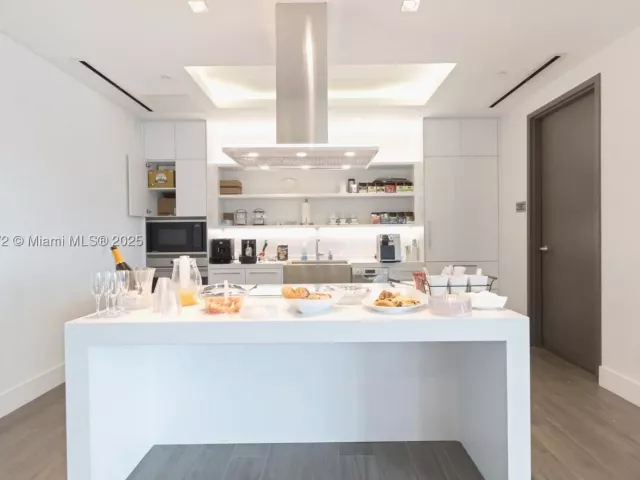 2-bedroom condo for sale in North Miami Beach - 17111 Biscayne Blvd 2001 - MondialRealty