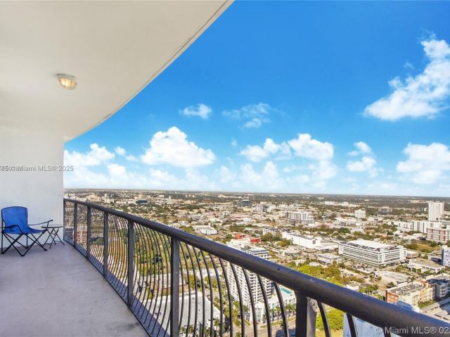 1-bedroom condo for sale in Miami - 1750 N Bayshore Dr 4609 - MondialRealty