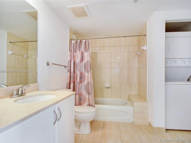 1-bedroom condo for sale in Miami - 1750 N Bayshore Dr 4609 - MondialRealty