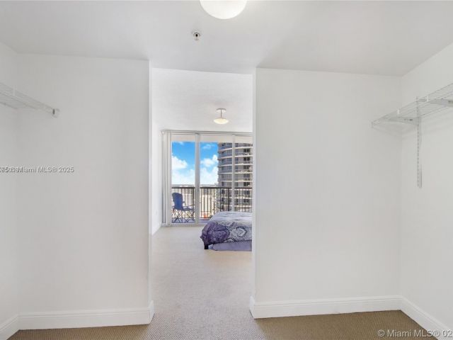 1-bedroom condo for sale in Miami - 1750 N Bayshore Dr 4609 - MondialRealty