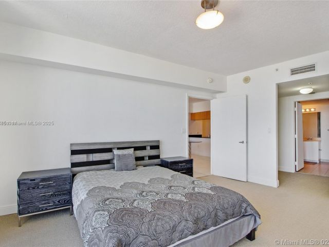 1-bedroom condo for sale in Miami - 1750 N Bayshore Dr 4609 - MondialRealty