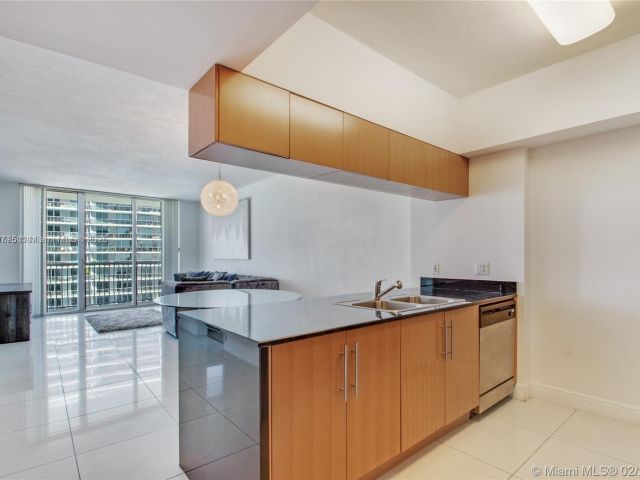 1-bedroom condo for sale in Miami - 1750 N Bayshore Dr 4609 - MondialRealty