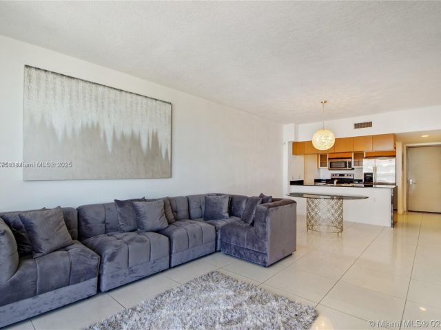 1-bedroom condo for sale in Miami - 1750 N Bayshore Dr 4609 - MondialRealty