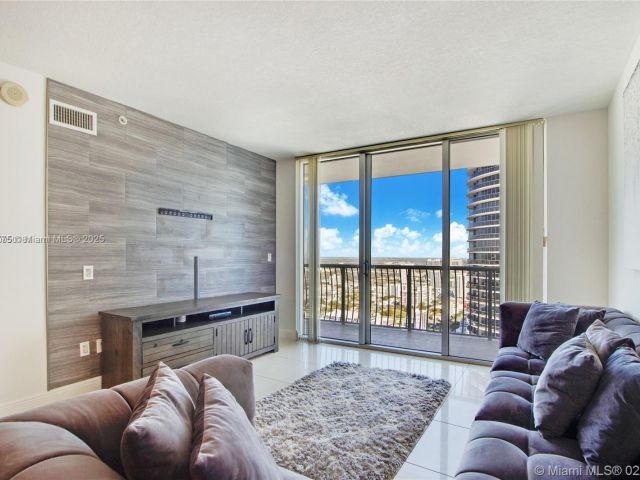 1-bedroom condo for sale in Miami - 1750 N Bayshore Dr 4609 - MondialRealty