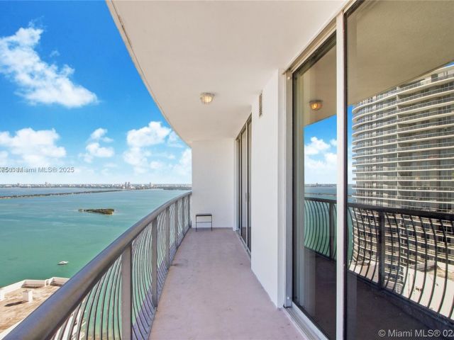 1-bedroom condo for sale in Miami - 1750 N Bayshore Dr 4609 - MondialRealty