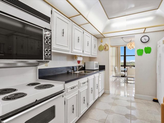 Apartment for sale  Unit #710 - photo 5818123