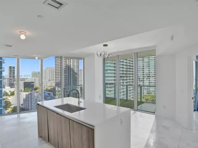 Apartment for sale  Unit #1601 - photo 5646706