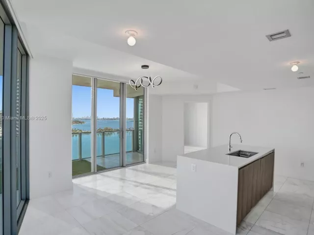 Apartment for sale  Unit #1601 - photo 5646707