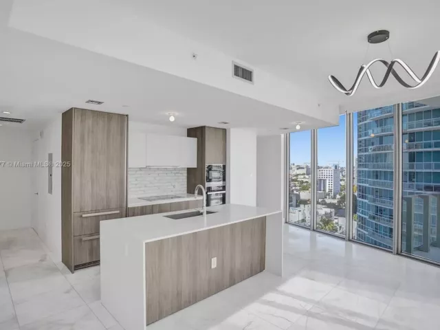 Apartment for sale  Unit #1601 - photo 5646710