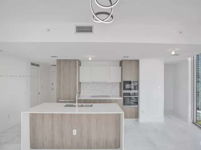 Apartment for sale  Unit #1601 - photo 5646712