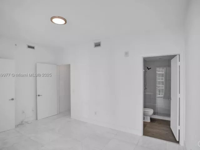 2-bedroom condo for sale in Miami - 2900 NE 7th Ave 1601 - MondialRealty