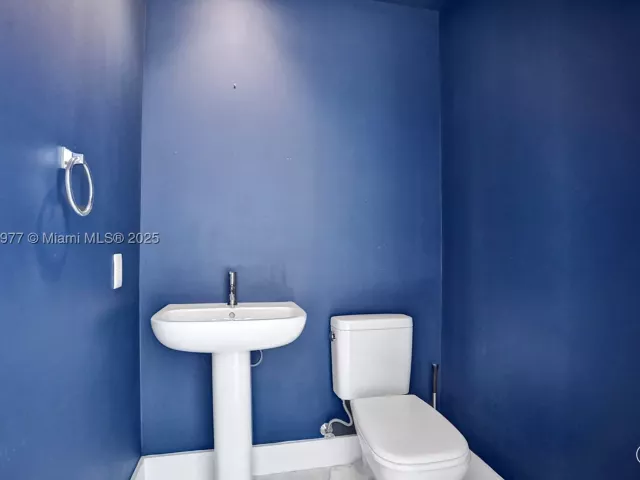 2-bedroom condo for sale in Miami - 2900 NE 7th Ave 1601 - MondialRealty