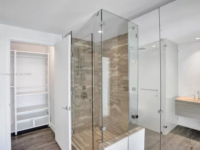 Apartment for sale  Unit #1601 - photo 5646699