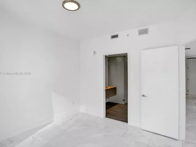 Apartment for sale  Unit #1601 - photo 5646701