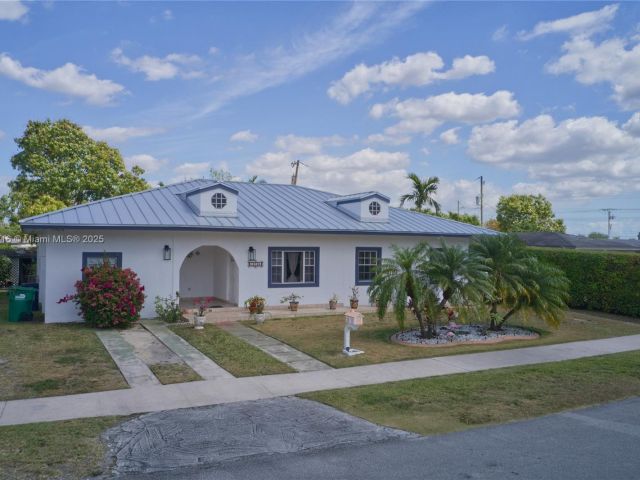 Home for sale at 10745 Westwood Lake Dr - photo 5781059