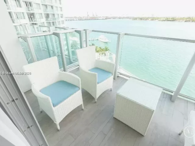 2-bedroom condo for rent in Miami Beach - 1100 West Ave 916 - MondialRealty