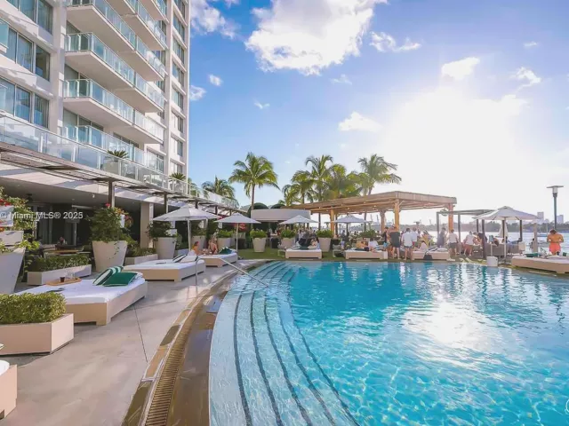 2-bedroom condo for rent in Miami Beach - 1100 West Ave 916 - MondialRealty