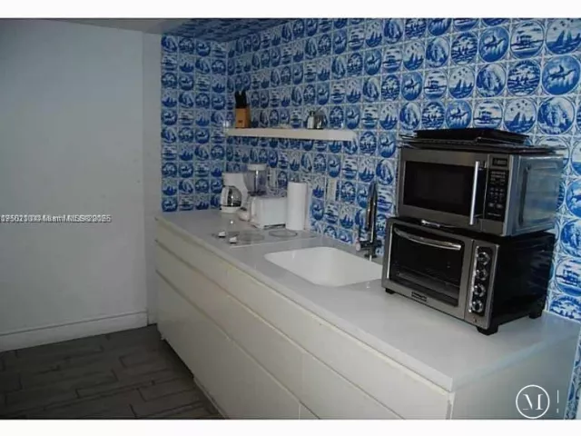 2-bedroom condo for rent in Miami Beach - 1100 West Ave 916 - MondialRealty