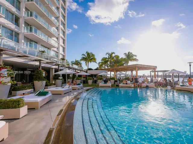 2-bedroom condo for sale in Miami Beach - 1100 West Ave 916 - MondialRealty