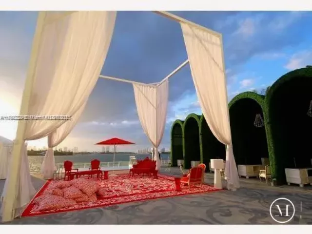 2-bedroom condo for sale in Miami Beach - 1100 West Ave 916 - MondialRealty