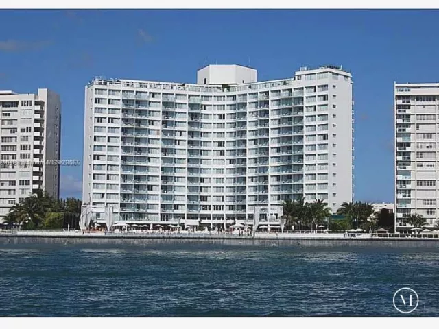 2-bedroom condo for sale in Miami Beach - 1100 West Ave 916 - MondialRealty