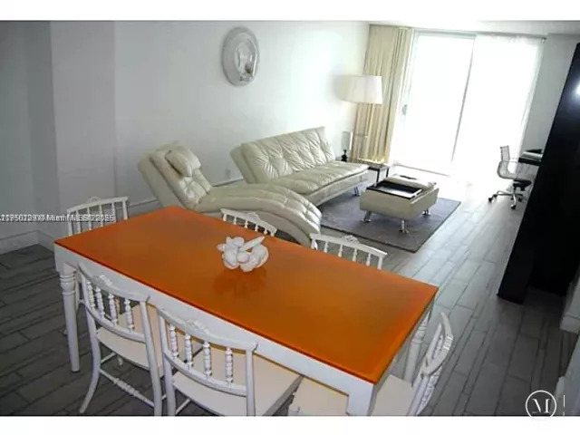 2-bedroom condo for sale in Miami Beach - 1100 West Ave 916 - MondialRealty